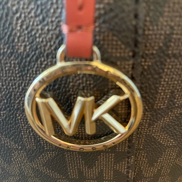 SOLD-MICHAEL Michael Kors Jet Set Charm - Picture 5 of 15